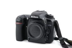 Nikon D7500
